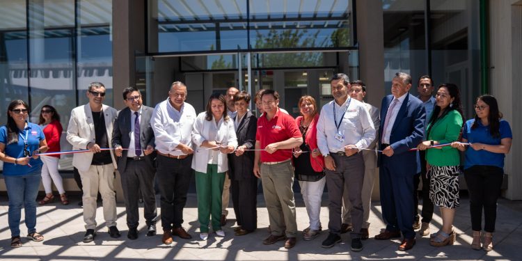  Gobierno del Maule inaugura moderno Centro de Salud Familiar en Rauco 
