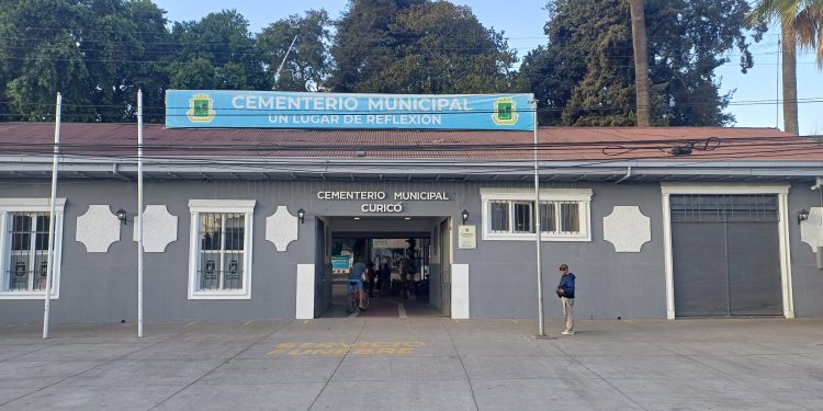 Cementerio municipal de Curicó preparado para recibir las visitas de Navidad y Año Nuevo: Sepa los horarios