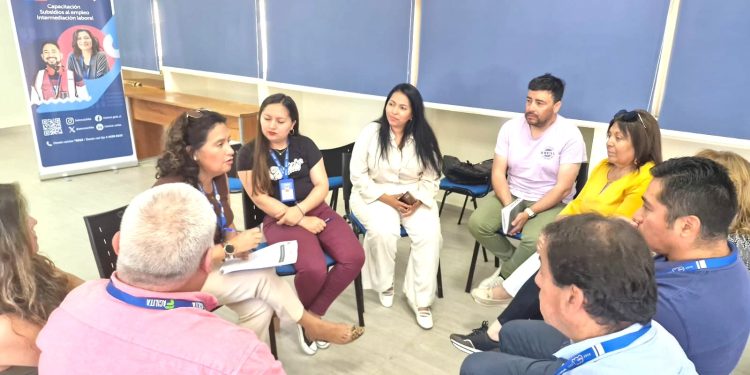 Trabajadores, dirigentes sociales y empresas analizaron futuro de la empleabilidad en diálogo participativo de SENCE
