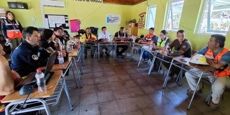 Autoridades refuerzan acciones y despliegue técnico ante incendios forestales en la comuna de Maule