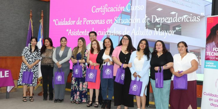 SENCE y CFT Estatal certifican a Cuidadoras de Adultos Mayores y Personas en Situación de Dependencia