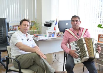 Gobernador del Maule reconoce la trayectoria del cantante de música ranchera Solibino Ibarra