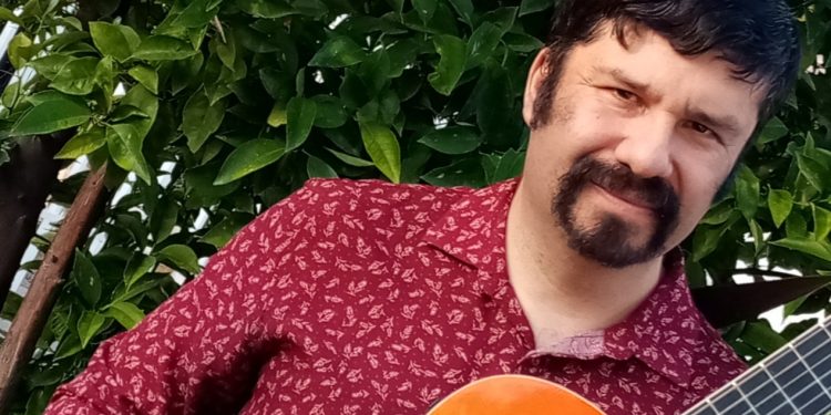 Claudio Gajardo se encumbra en lo más alto en concurso nacional de décimas