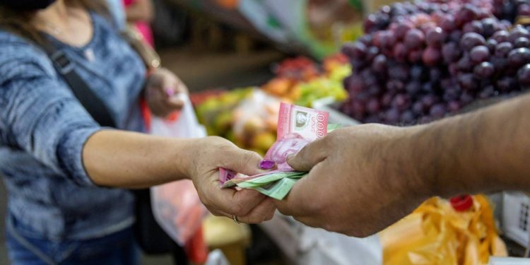 El alza del salario mínimo reabre el debate sobre la liquidez de las MiPymes