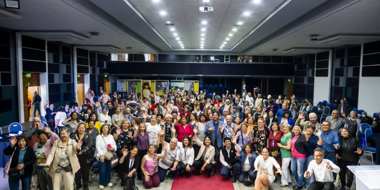 Entel lanza segunda versión del Fondo 55+: $ 360 millones para acortar la brecha digital en adultos mayores