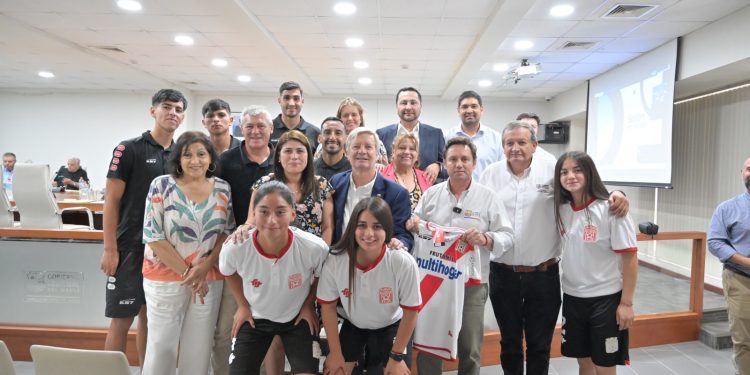 Gobierno del Maule inyecta recursos para concluir estadio La Granja de Curicó