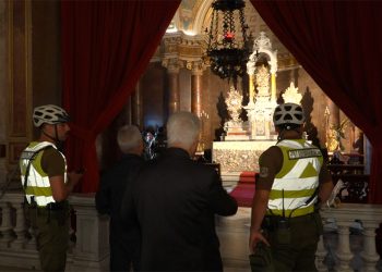 Robo en la Catedral de Santiago: sustraen candelabros patrimoniales