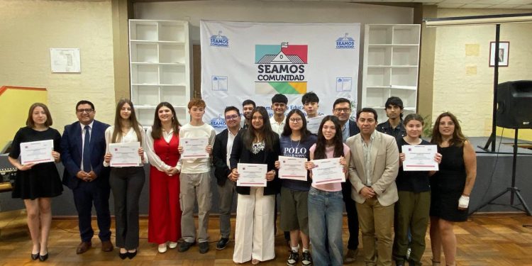 Diecinueve estudiantes destacan en el Maule por sus trayectorias educativas tras resultados PAES
