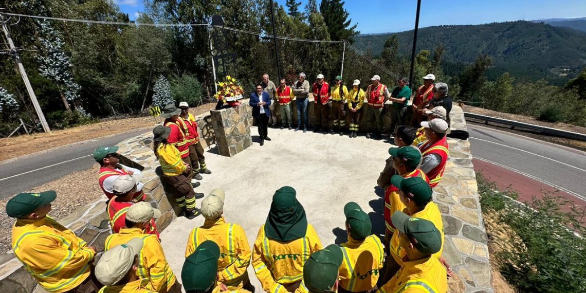 Delegado Humberto Aqueveque encabezó homenaje a los cuatro mártires de Conaf en Vichuquén