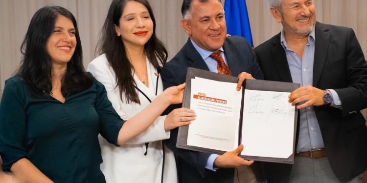 Diputada Veloso firma pacto “Alimentación Primero” en representación de la Cámara: busca erradicar el hambre en Latinoamérica y el Caribe