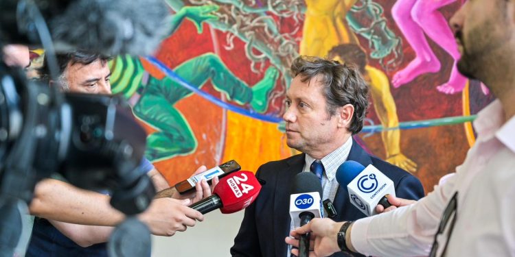 Autoridades regionales refuerzan coordinación para la prevención y combate de incendios forestales en el Maule