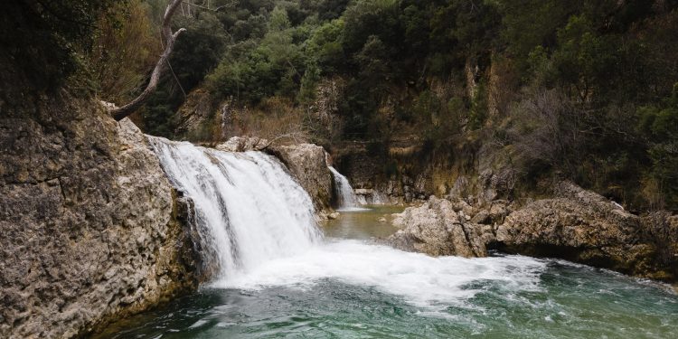 El peligro invisible de los ríos: Servicio de Salud Maule refuerza llamado a prevenir accidentes por inmersión en el Maule