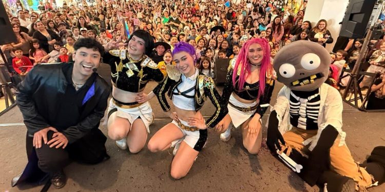Tributo a las Guerreras K-POP llega a Mall Curicó