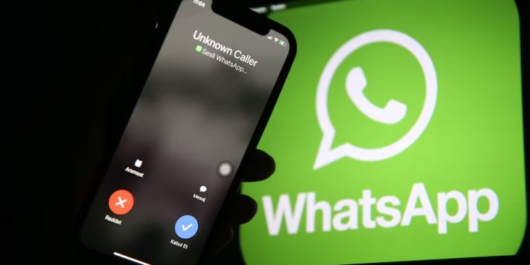 Alerta por estafas digitales que usan emergencias para robar cuentas de WhatsApp