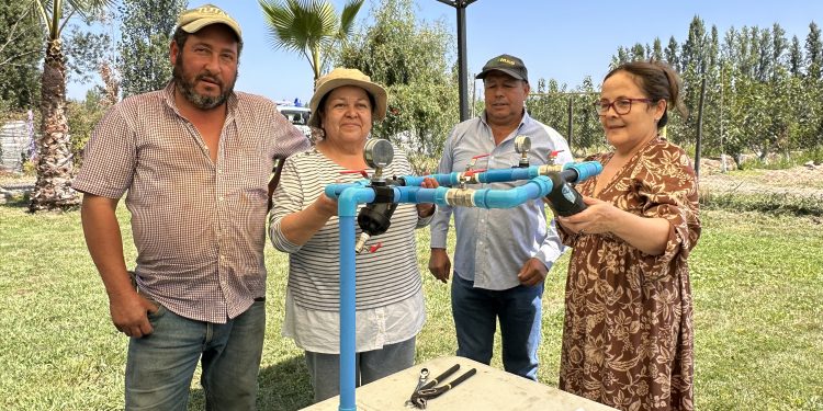 Programa de capacitación en riego tecnificado fortalece las capacidades productivas de 200 agricultores de Linares y Curicó