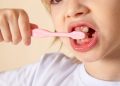 ¿Por qué aumentan las caries en niños en verano?