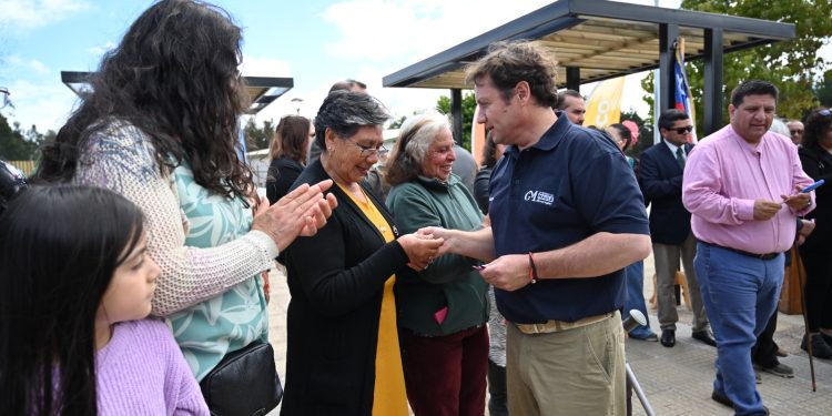 Gobierno del Maule inaugura plaza y entrega más de 3 mil contenedores en Chanco