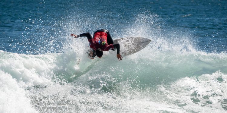 Con alto nivel y gran marco de público arrancó el “Open Surf Curanipe 2026”