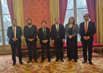  Gobernador Álvarez Salamanca impulsa en París la proyección internacional del vino y sus cepas patrimoniales