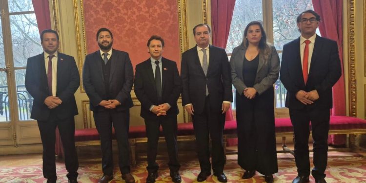  Gobernador Álvarez Salamanca impulsa en París la proyección internacional del vino y sus cepas patrimoniales