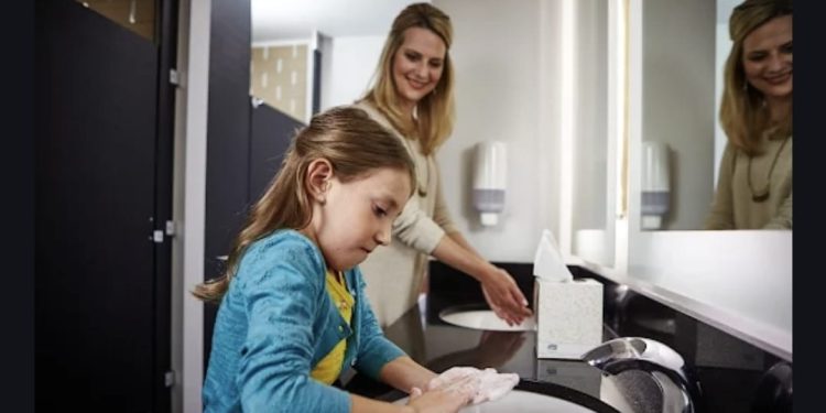 Baños en la mira: la higiene ya impacta la salud y la productividad en Chile