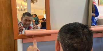 Jóvenes bajo la sanción de Libertad Asistida Especial llevan alegría a hogar de adultos mayores de Fundación Las Rosas 