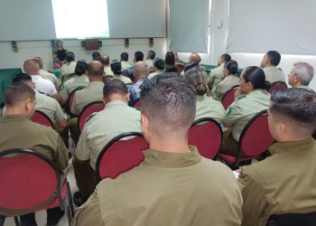 Ofrecen charla a Carabineros sobre acceso a la salud 