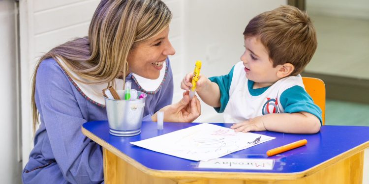 Escolarización Temprana: ¿Colegio, Casa o Jardín?