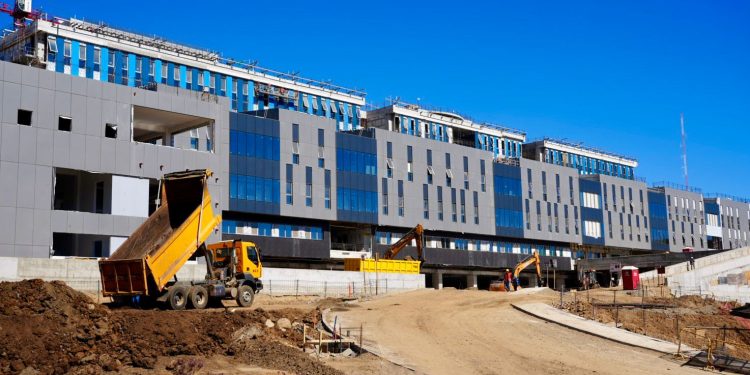 Nuevo Hospital de Constitución supera el 85% de avance