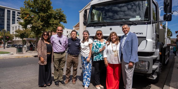 Gobierno del Maule entrega camión limpia fosas para fortalecer la gestión municipal