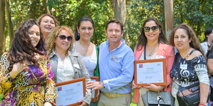  Gobierno del Maule fortalece a pequeños agricultores con capacitación y tecnologías que modernizan el trabajo