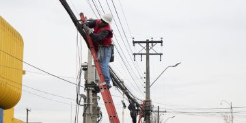 Talca despeja su cielo urbano: más de 1.500 metros de cables retirados y 5.000 metros ordenados