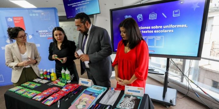 Conozca la normativa respecto a útiles, textos y uniformes de cara al regreso a clases