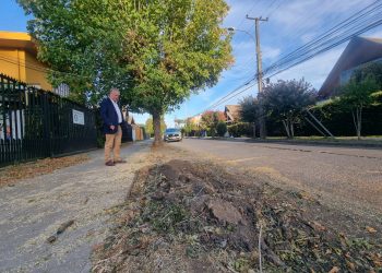 Corte de tránsito en calle René León de Curicó