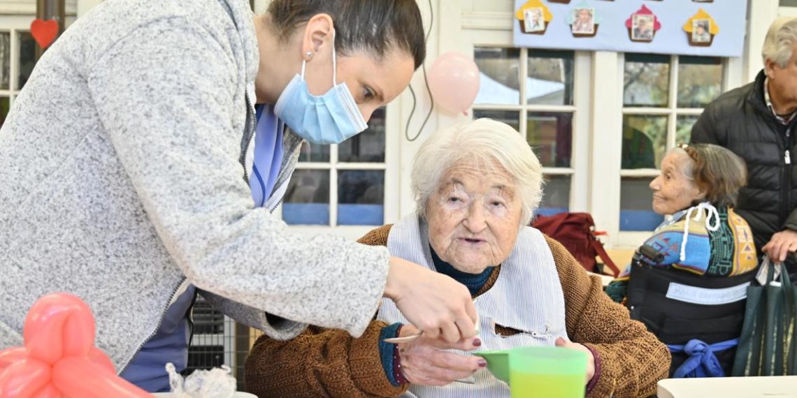 SOAP de Fundación Las Rosas permite ampliar cuidado a adultos mayores