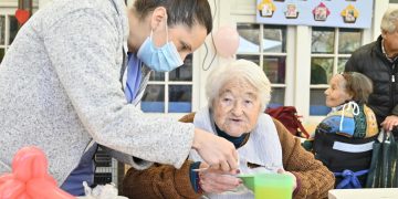SOAP de Fundación Las Rosas permite ampliar cuidado a adultos mayores
