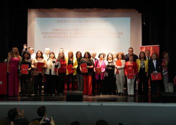 Entre abrazos y gratitud: profesores y asistentes de la educación municipal de Talca se acogen a retiro tras décadas de servicio