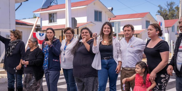 60 familias de Panimávida reciben sus viviendas tras más de 30 años de espera con apoyo del Gobierno del Maule