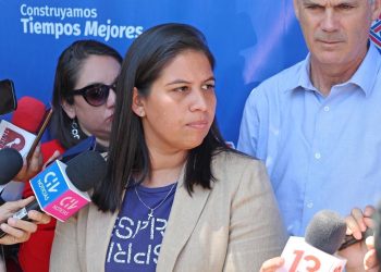 Senadora electa Andrea Balladares cuestiona renovaciones de cargos en servicios públicos del Maule y advierte sobre “amarres” en el Estado