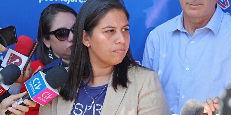 Senadora electa Andrea Balladares cuestiona renovaciones de cargos en servicios públicos del Maule y advierte sobre “amarres” en el Estado