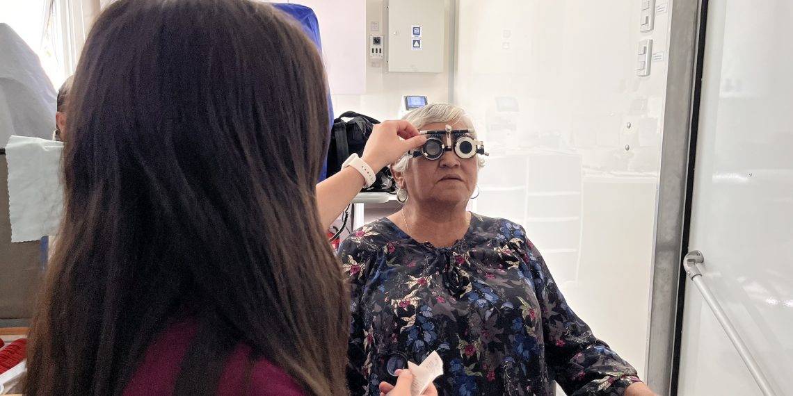 Operativo móvil oftalmológico en el HRT busca reducir listas de espera GES