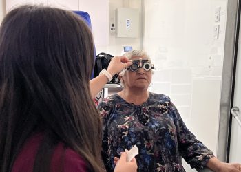 Operativo móvil oftalmológico en el HRT busca reducir listas de espera GES