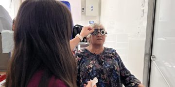 Operativo móvil oftalmológico en el HRT busca reducir listas de espera GES