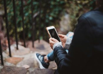 Cómo reconocer llamadas falsas con IA: una amenaza creciente para las empresas