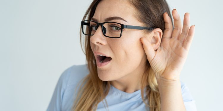 La pérdida auditiva avanza en silencio: el desafío de detectarla a tiempo en la Región del Maule