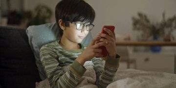 Celulares y redes sociales en la escuela: nuevo informe analiza su impacto en la convivencia y la violencia escolar