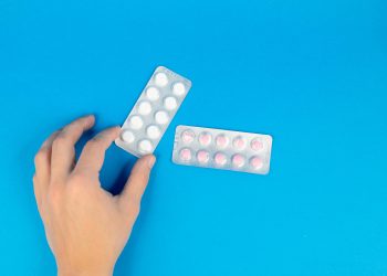 Melatonina en menores: expertos piden cautela y priorizar rutinas de sueño ante insomnio infantil