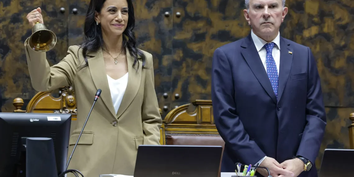 Nuevo Senado asume en pleno y elige a Paulina Núñez como presidenta e Iván Moreira como vicepresidente