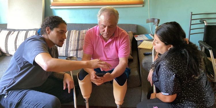 Servicio de Salud Maule y Hospital Regional de Talca realizan primera teleatención en fisiatría para usuario amputado del Maule