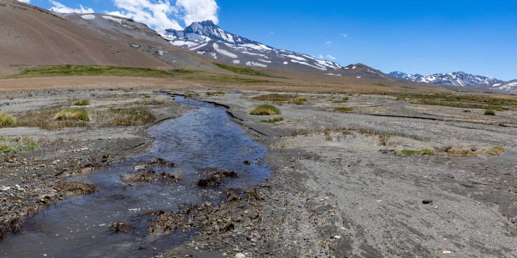 Llaman a la tranquilidad ante Alerta Amarilla del complejo volcánico Planchón-Peteroa y Laguna del Maule